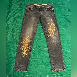 Pilcro Anthropologie Slim Boyfriend Embroidered Floral Jeans Distressed 26